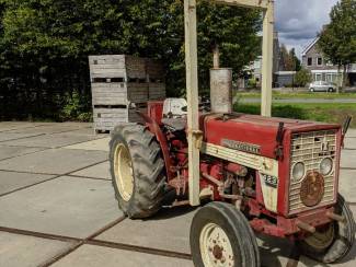 Mccormick International 423 en Douven boomgaardspuit