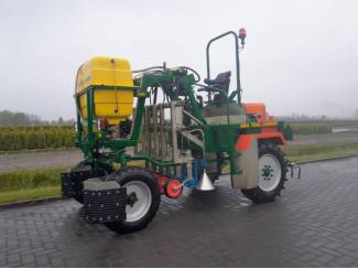 onkruidspuit Portaaltractor + Rijenspuit/Schoffelbalk