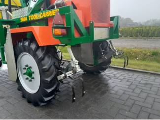 onkruidspuit Portaaltractor + Rijenspuit/Schoffelbalk