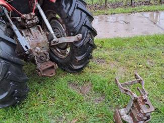 smalspoortractoren Massey Ferguson 135