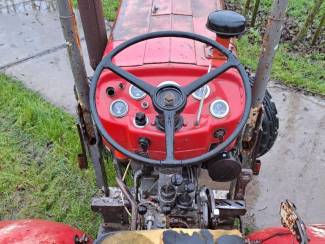 smalspoortractoren Massey Ferguson 135