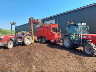 compost uitrijden onder de bomen