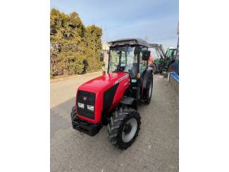 smalspoortractoren Massey Ferguson 3435S