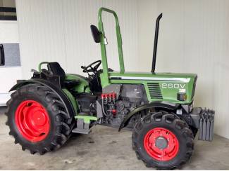 smalspoortractoren Fendt 260v 4x4 Cabrio